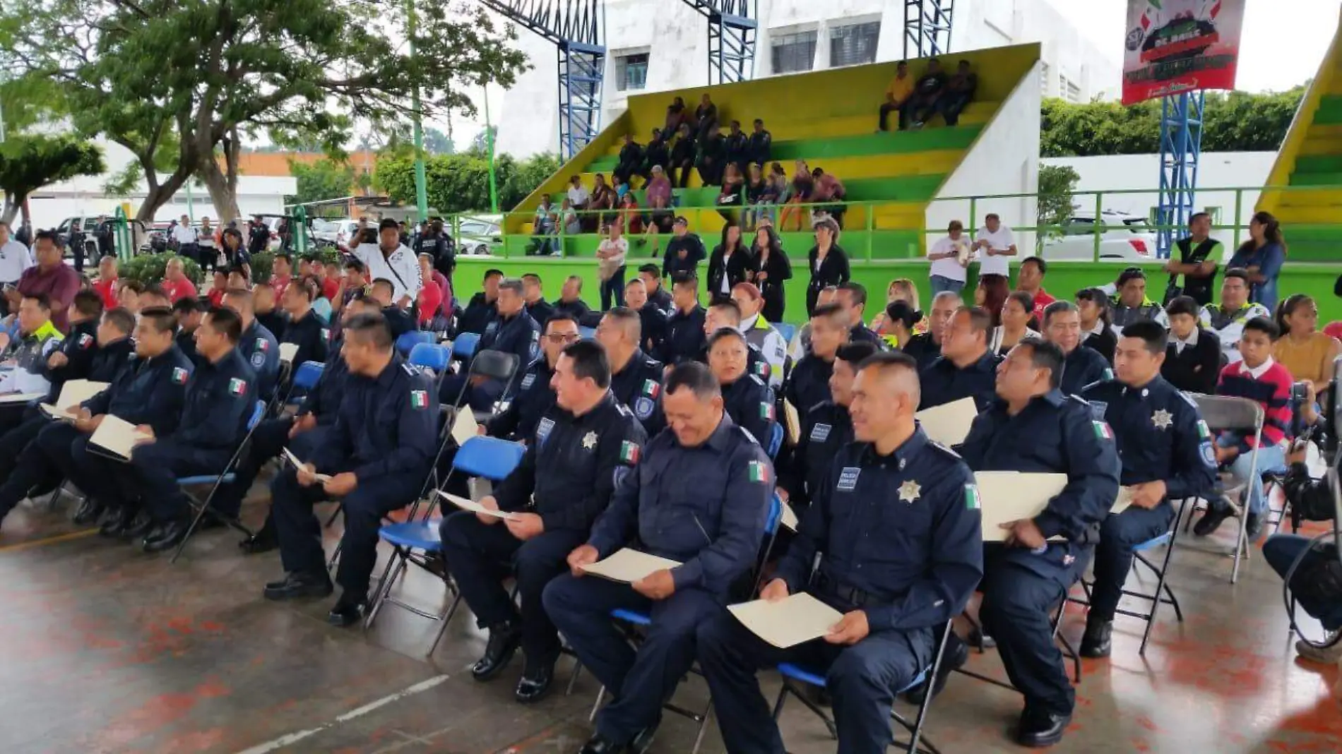 Entrega de reconocimientos a elementos policiacos en Cuautla (1)